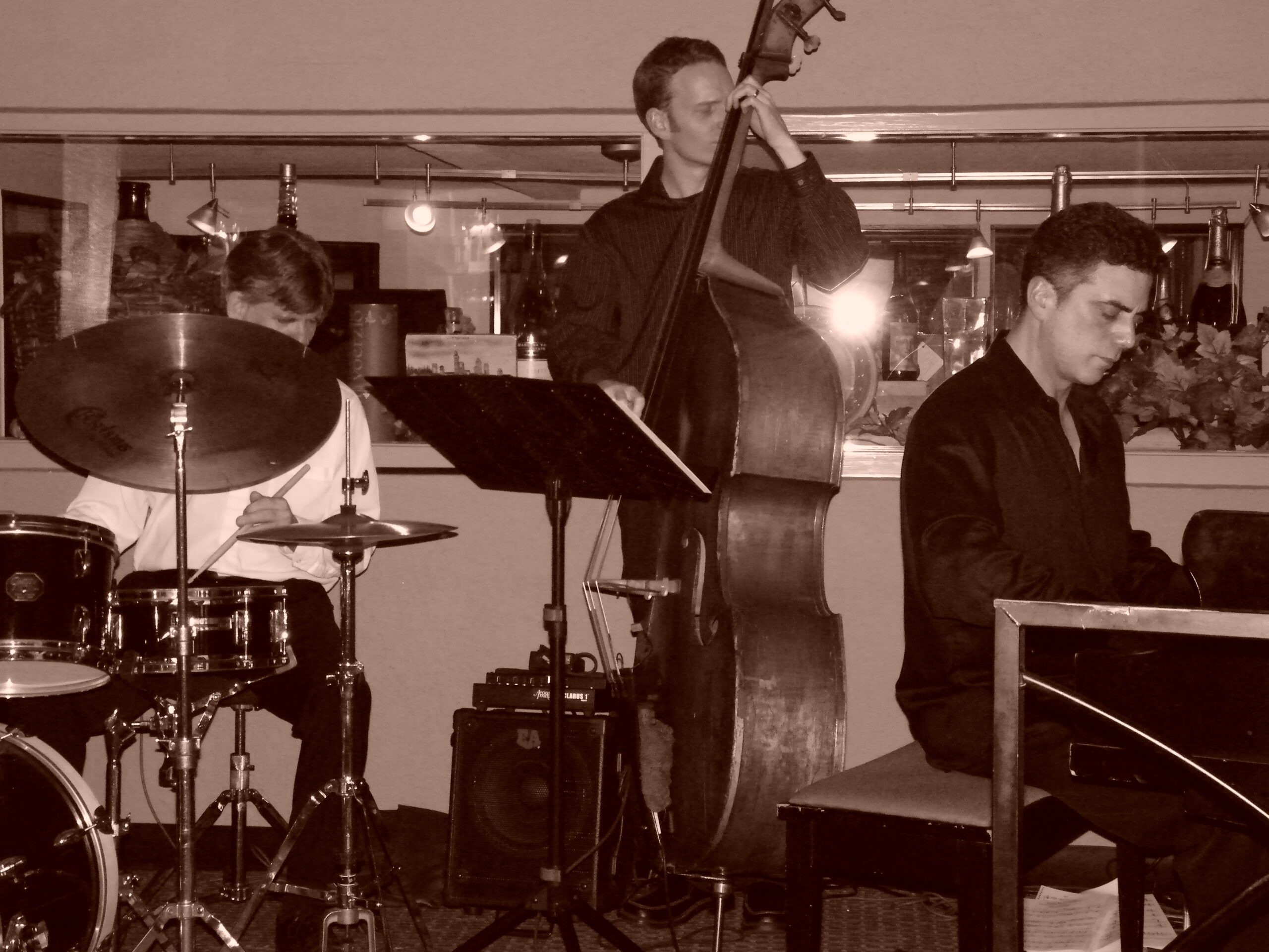 Tribute Trio at Scallos